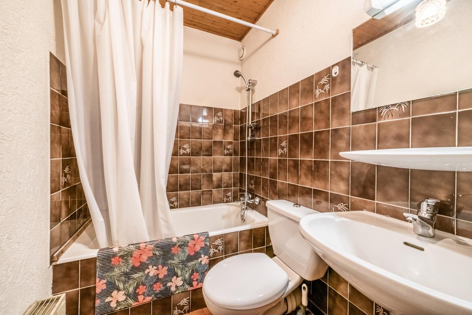 - Au Pieds Du Linga * Châtel